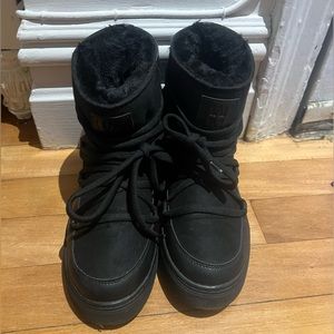 H&M boots. Color black. Size 38